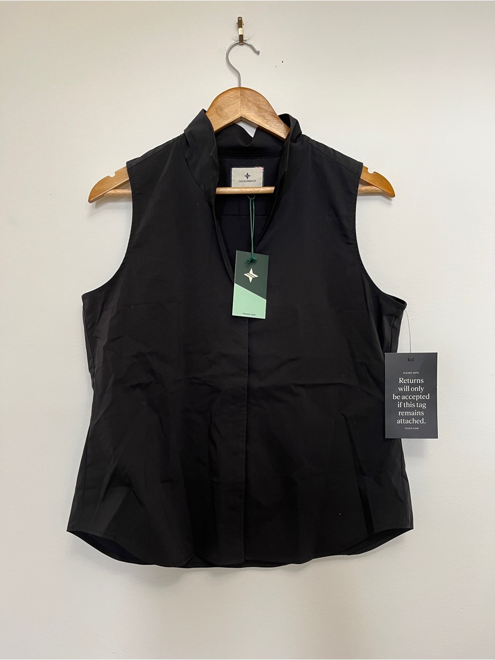NWT Tuckernuck Black Sleeveless Bessette Button Down Size L - Picture 5 of 7